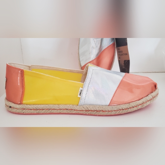 TOMS espadrilles Size 9W - Picture 2 of 3